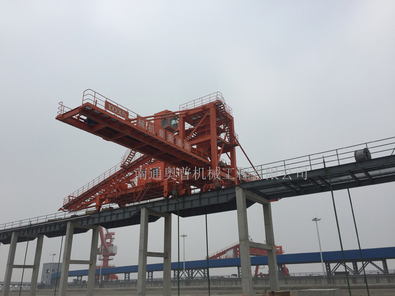 懸臂堆料機